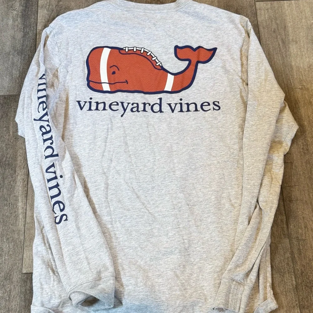 Vineyard Vines Gray Long Sleeve Shirt‎ with 🏈 Football Whale size xs